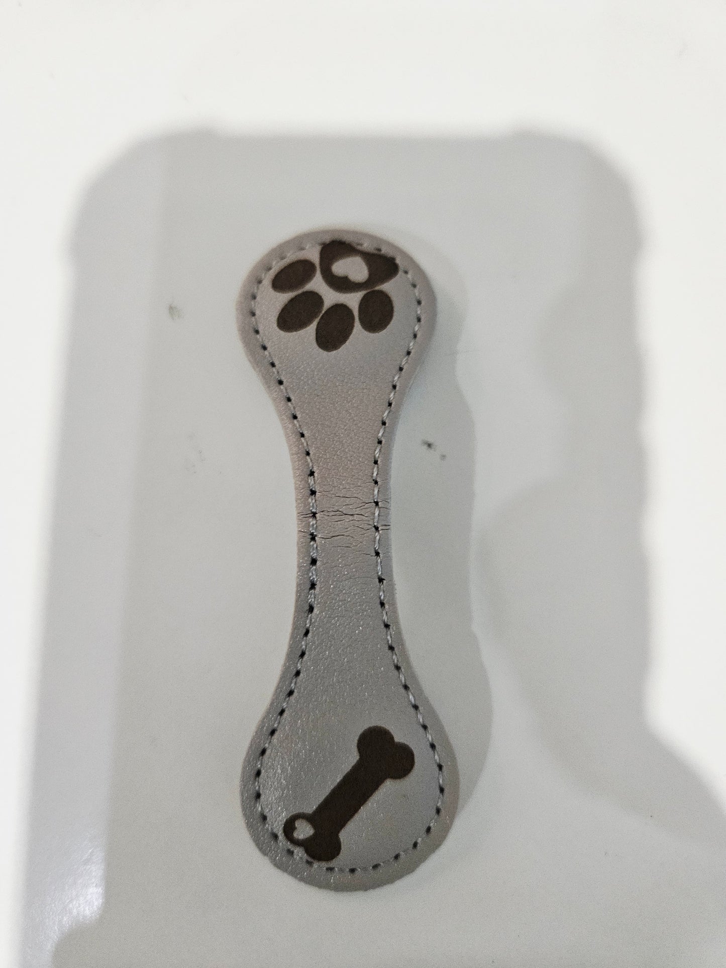 Magnetic Bookmark Lt Grey Paw/Bone Heart