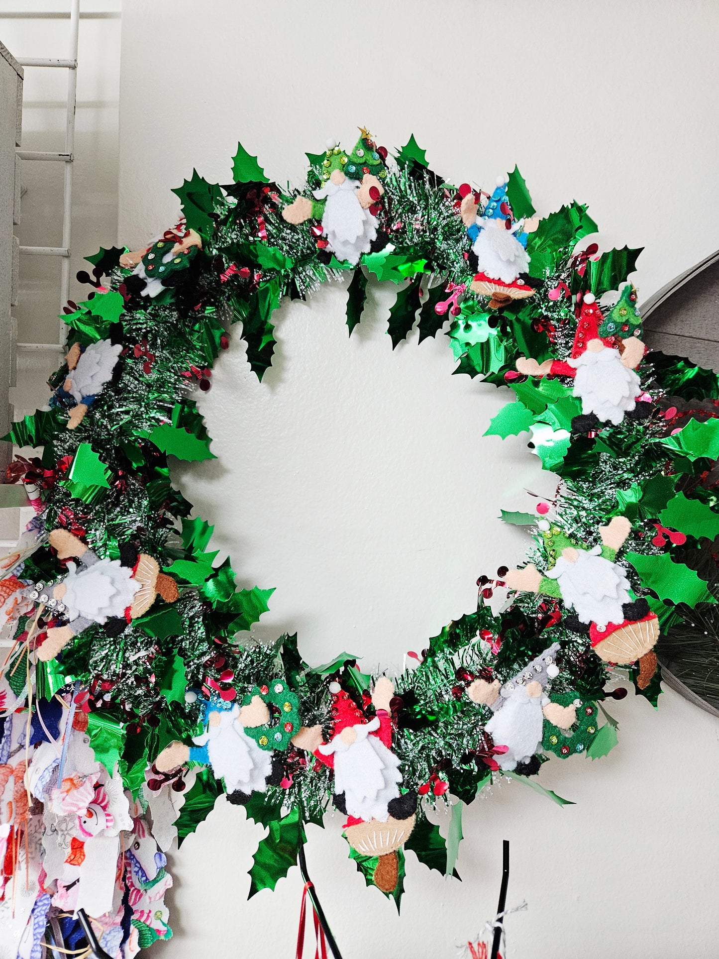 Large Green Christmas Wreath w/Gnomes
