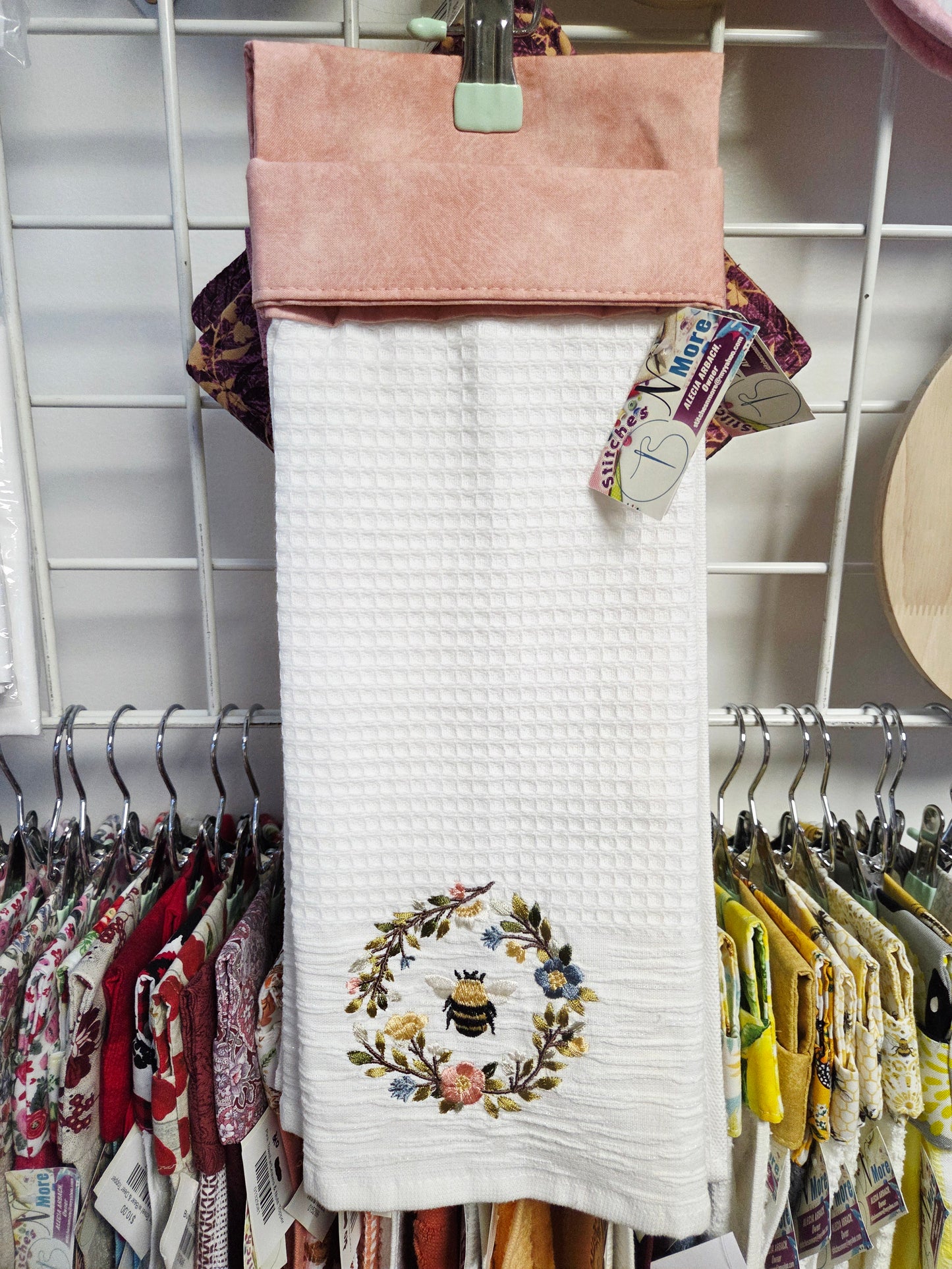 Lt Pink Top W/Embroidery Bee Towel