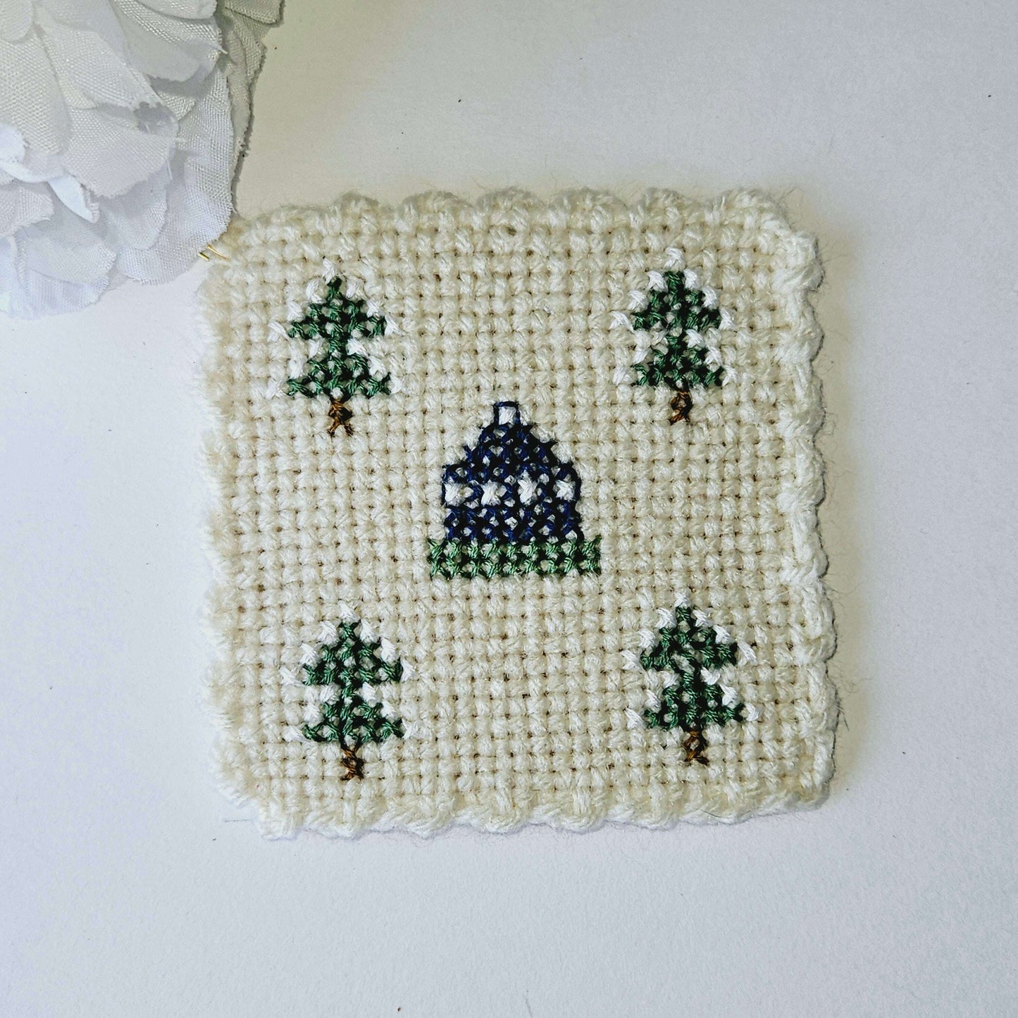 Single Embroidered Winter Cottage Coaster