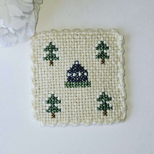Single Embroidered Winter Cottage Coaster