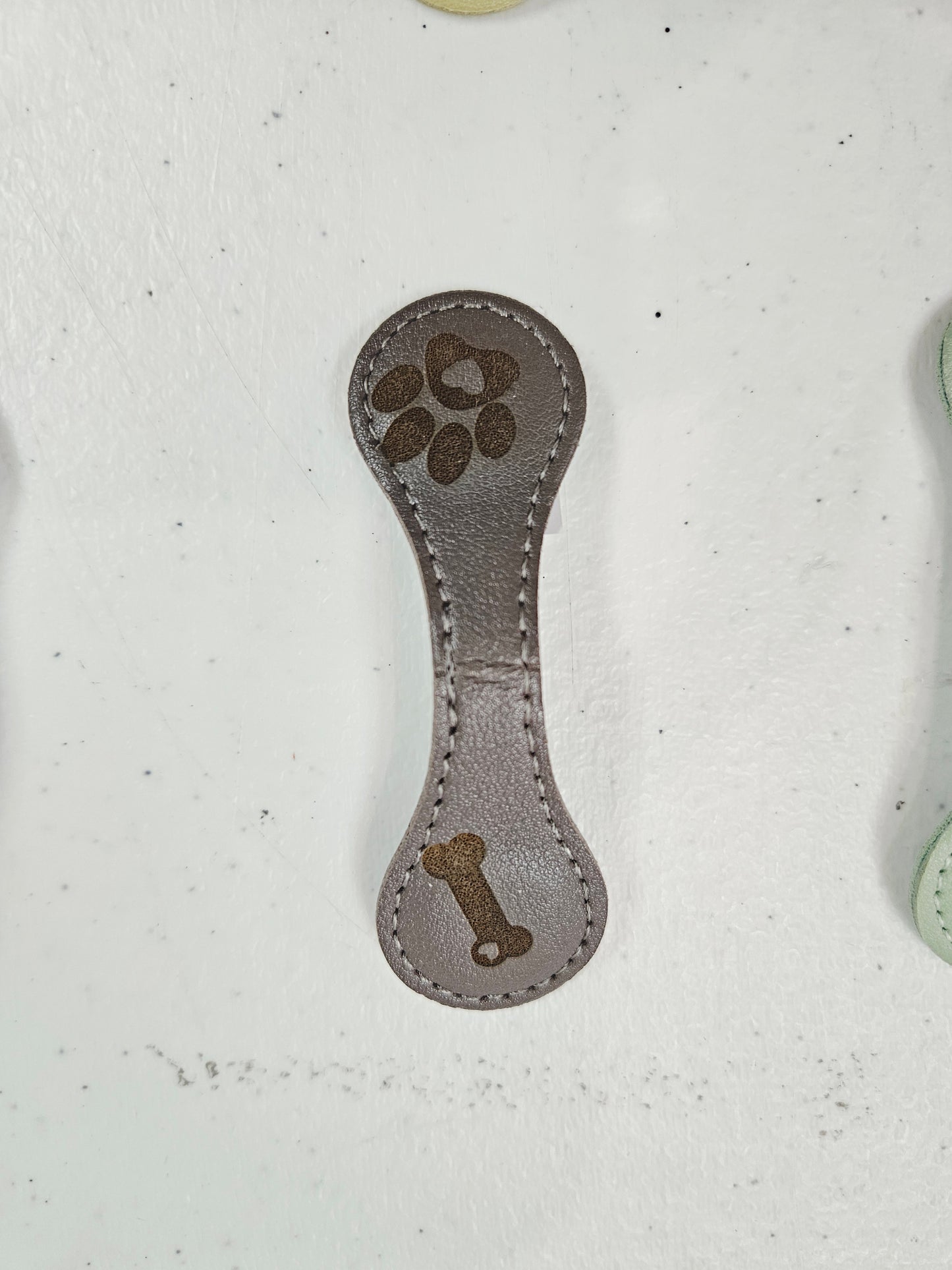 Magnetic Bookmark Black Dog Paw/Bone w/Heart