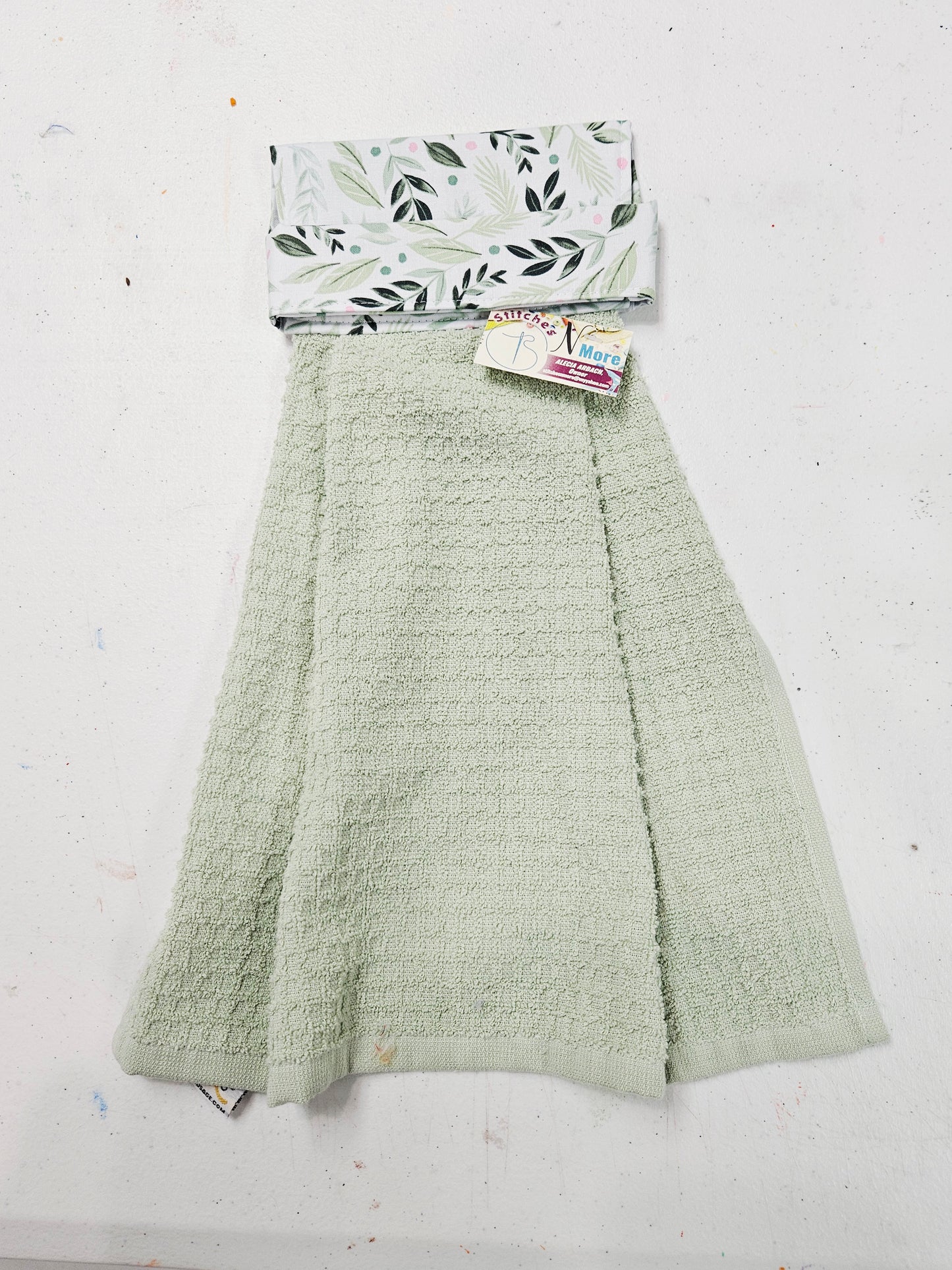 Green Towel w/Green & White Leaves Topper