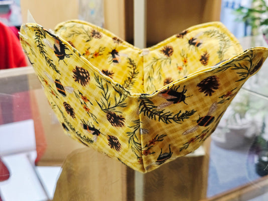 Bee Pinecone 8" Bowl Holder