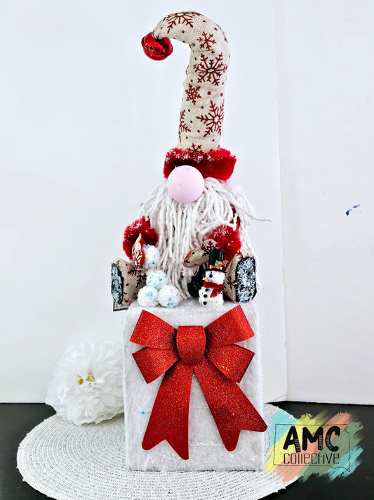 Gnome on a Present Decor