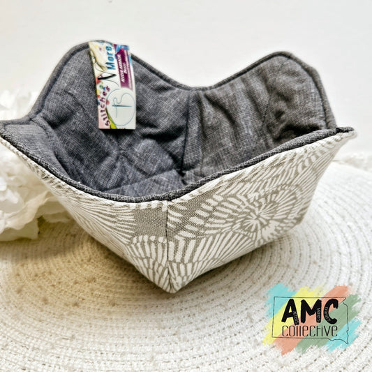 Grey Pinwheel Bowl Holder